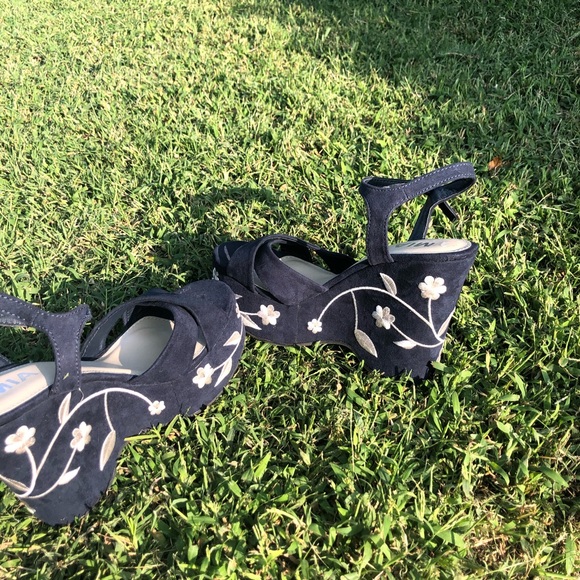 NWOT platform heels wedges - Picture 10 of 12